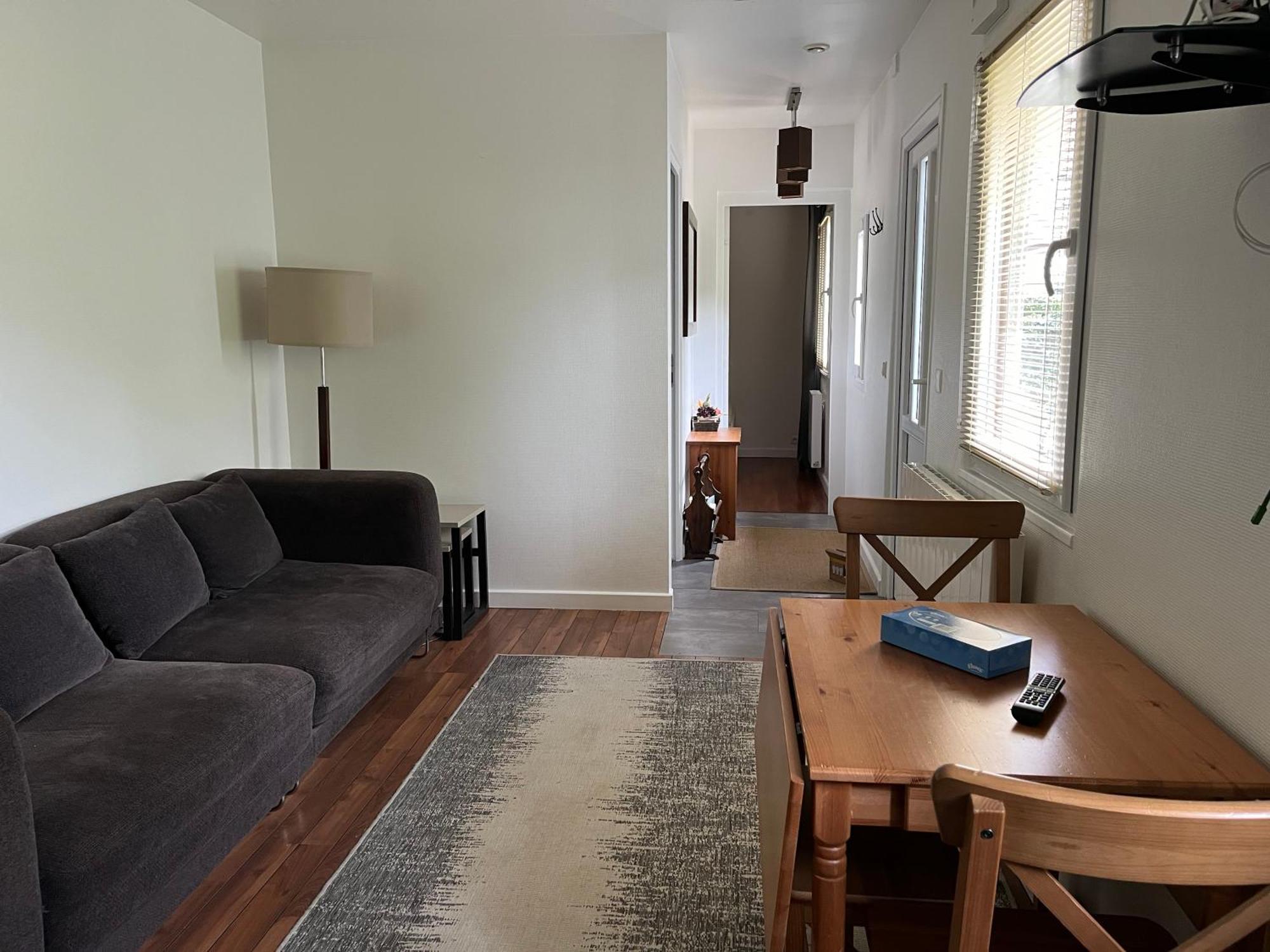 T1 Au Calme Genevieve Des Bois Apartment